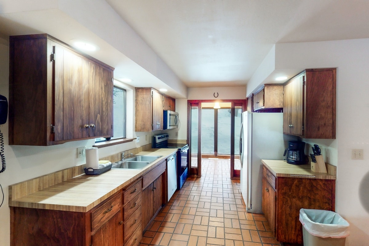 Rustic 1BR Mountainview | WoodStove | Balcony