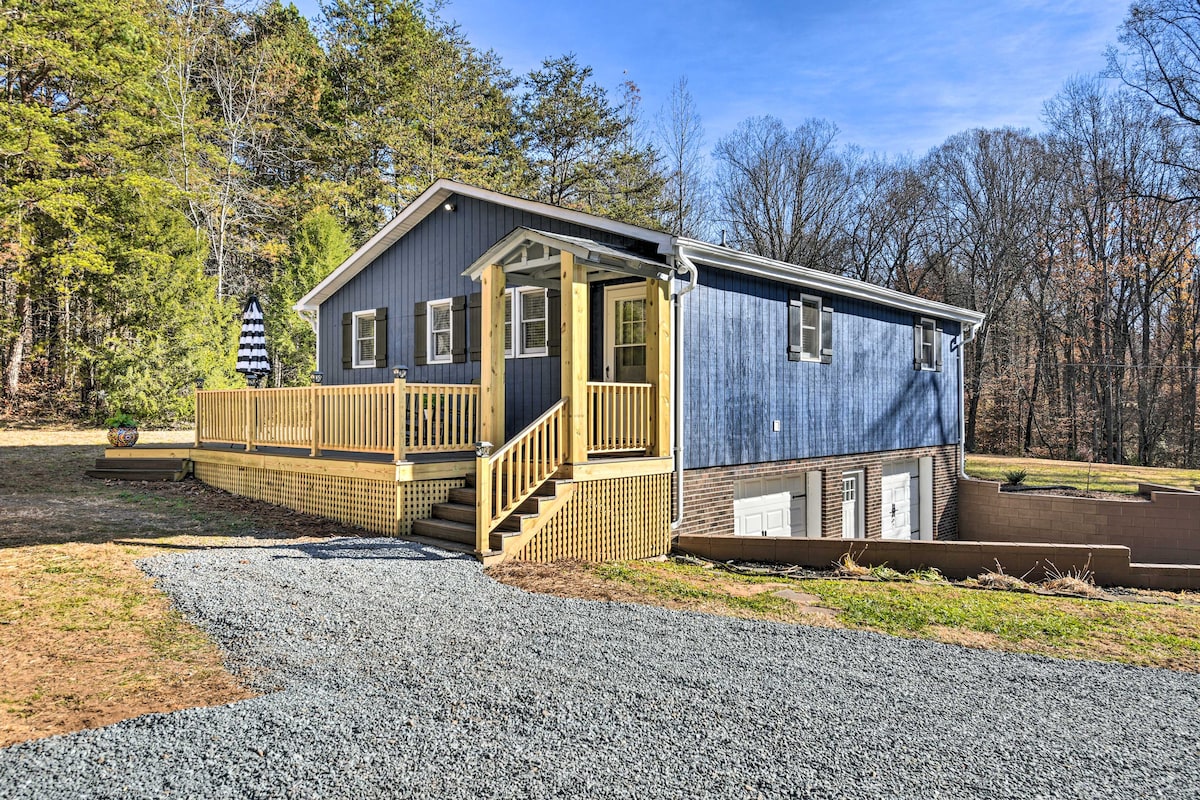 Charming Yadkin Valley Cottage w/ Deck & Yard