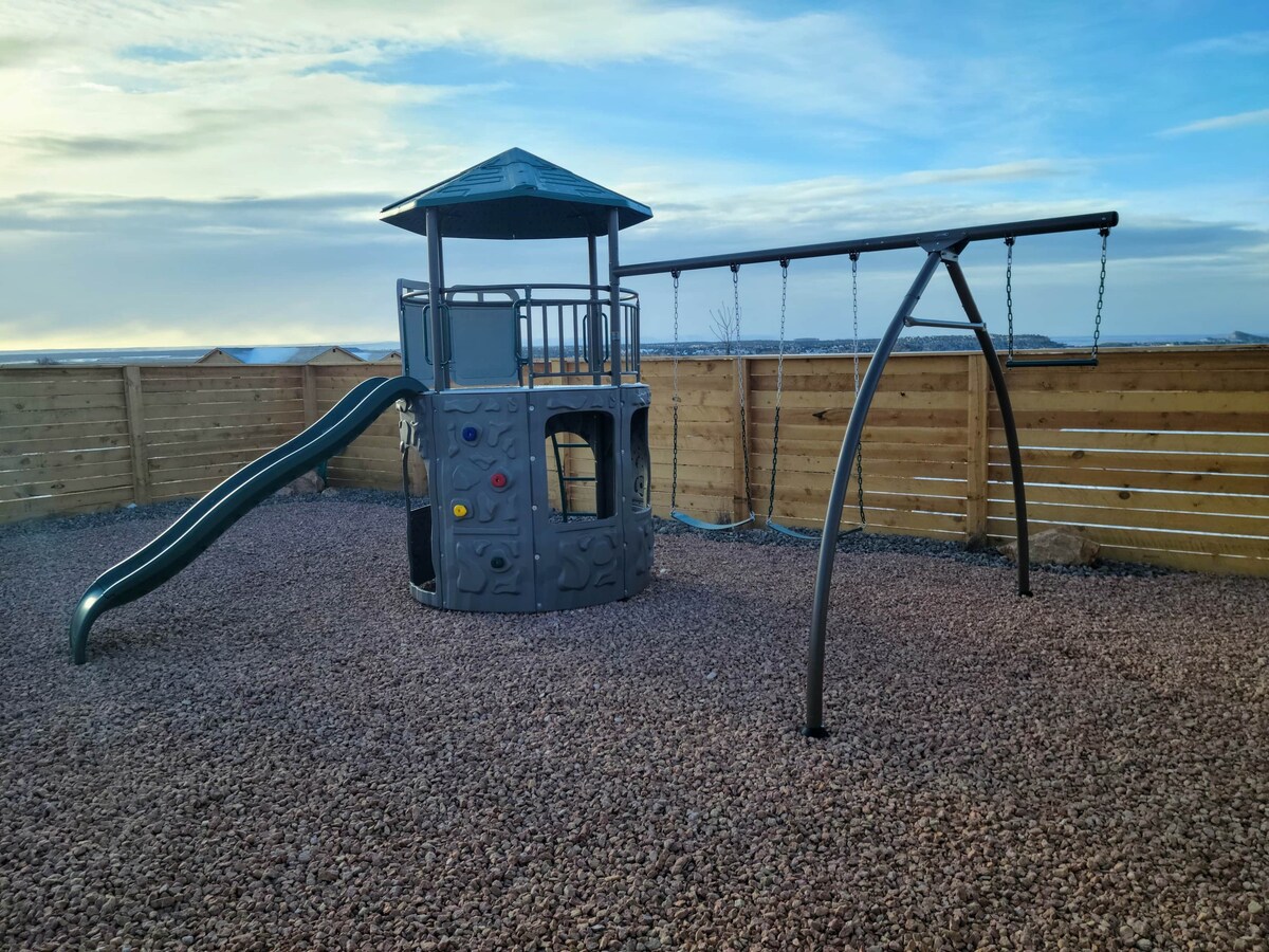 Family, Hot Tub, Playground, Firepit, Star Gazing