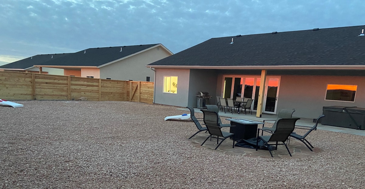 Family, Hot Tub, Playground, Firepit, Star Gazing