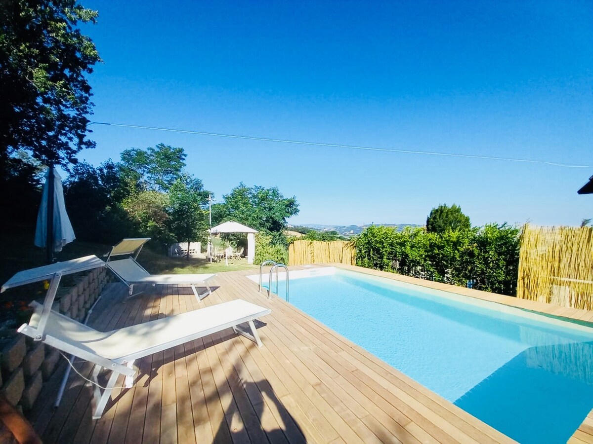 House for 3 ppl. with shared pool at Montelabbate