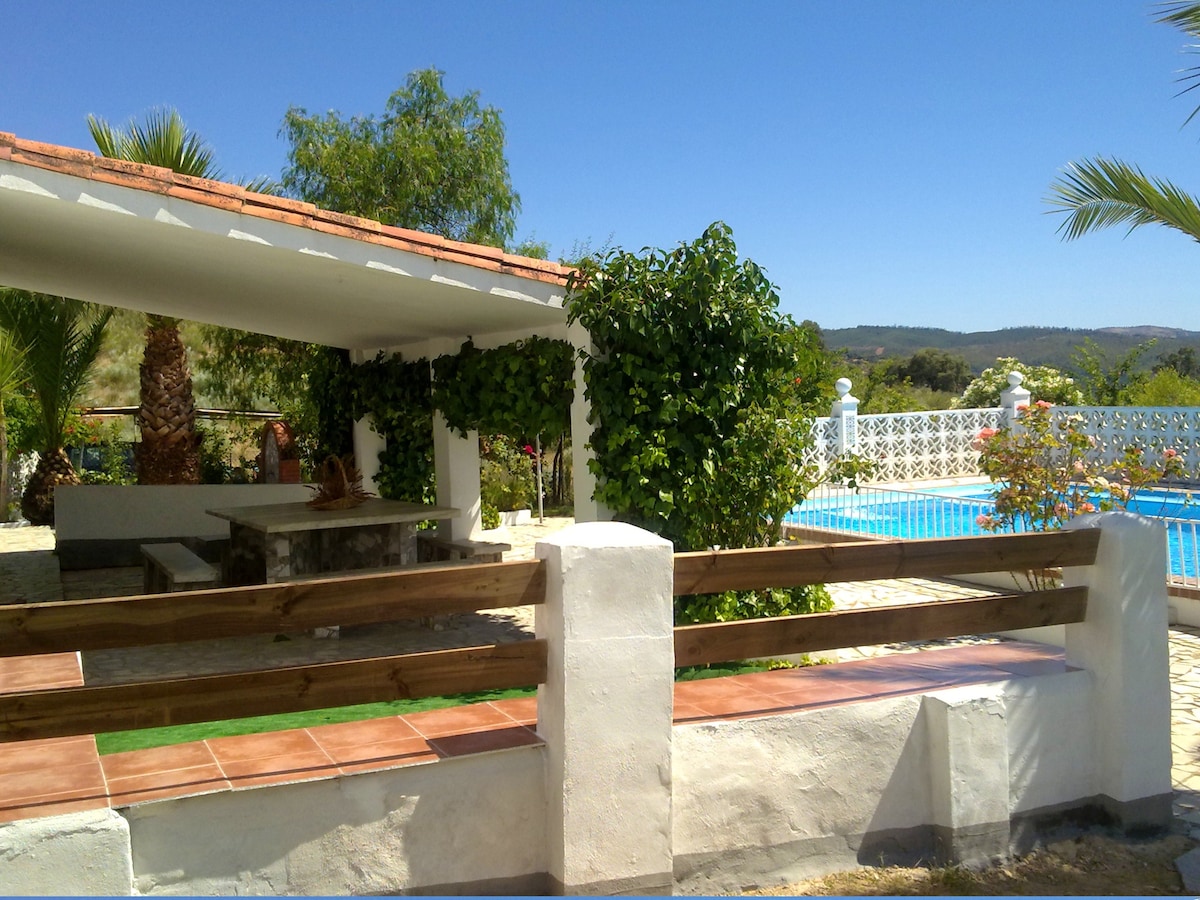 Villa for 10 ppl. with swimming-pool and garden