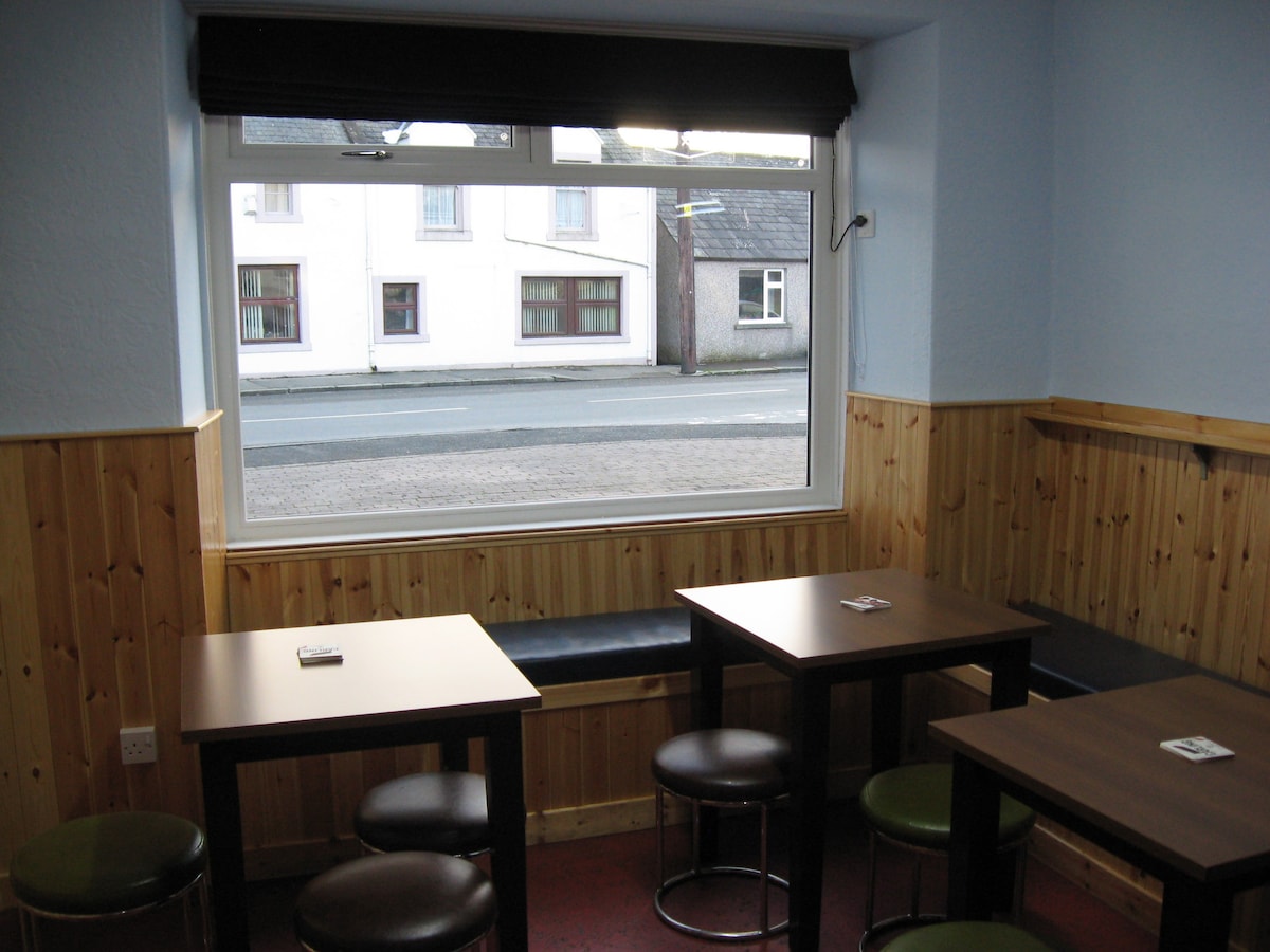 Comfort Twin Ensuite with Shower & Street View at The Thistle Inn