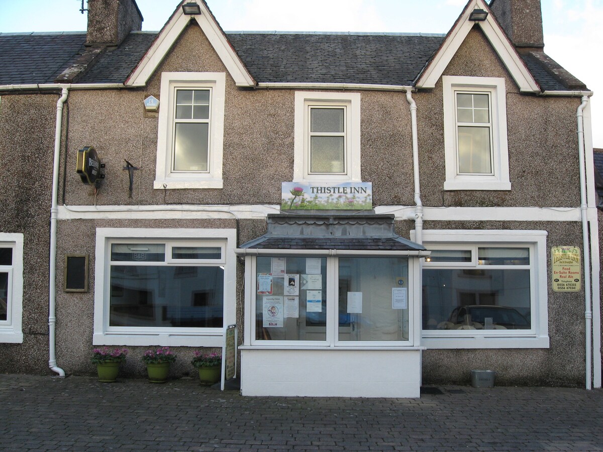 Comfort Twin Ensuite with Shower & Street View at The Thistle Inn