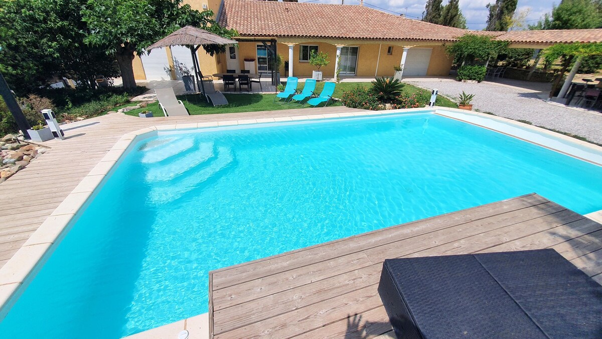 Villa with swimming-pool, jacuzzi, spa and garden