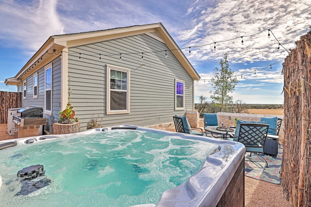 Comfy Hill Country Haven w/ Private Hot Tub!