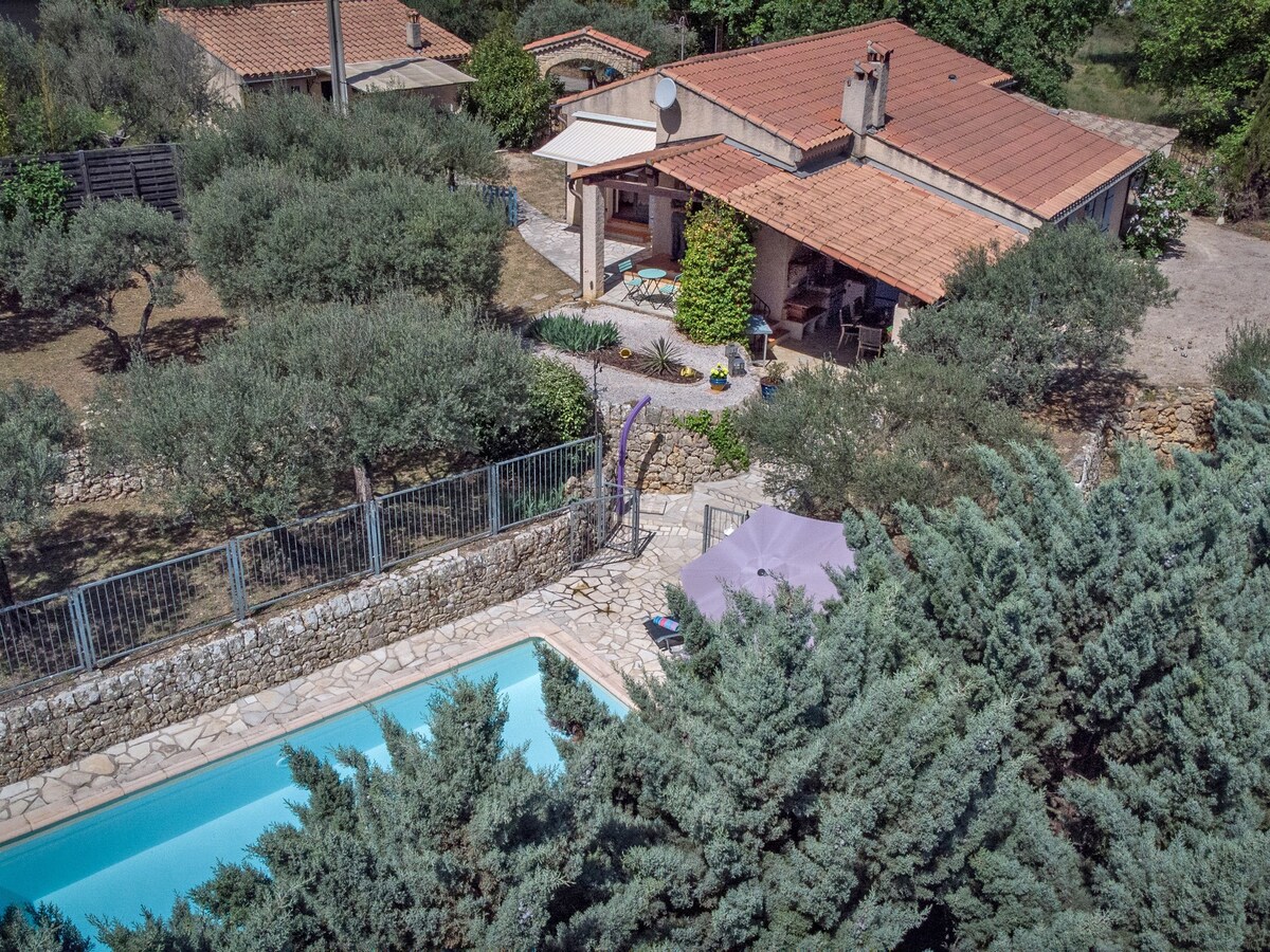 Child-friendly villa with heated pool