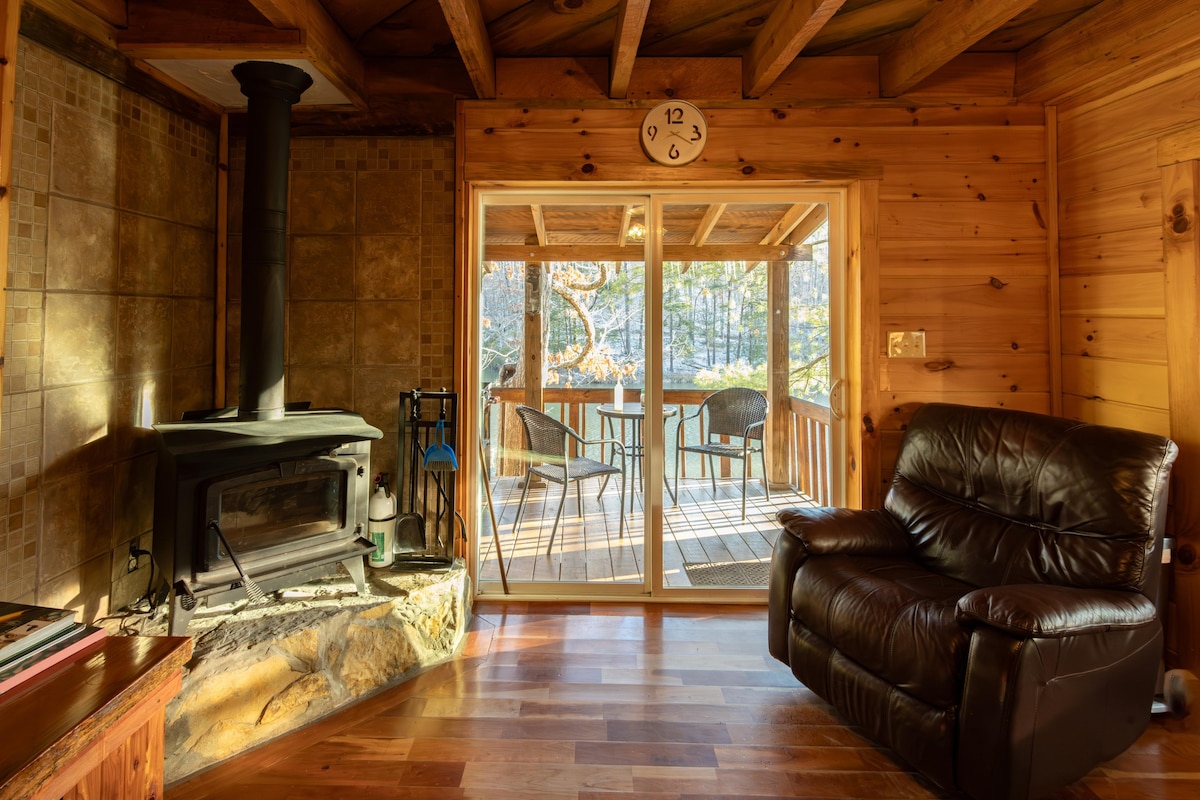 Bear Lair -私人湖畔的豪华小木屋