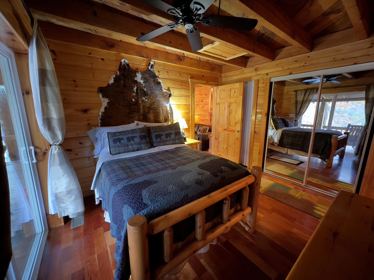 Bear Lair -私人湖畔的豪华小木屋