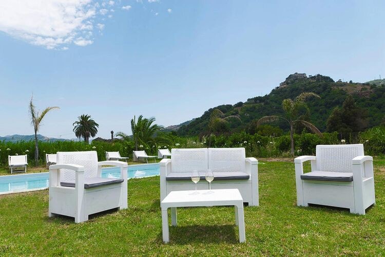 西西里奥涅山（ Castiglione di Sicilia ）的度假屋，可欣赏泳池和埃特纳火山美景