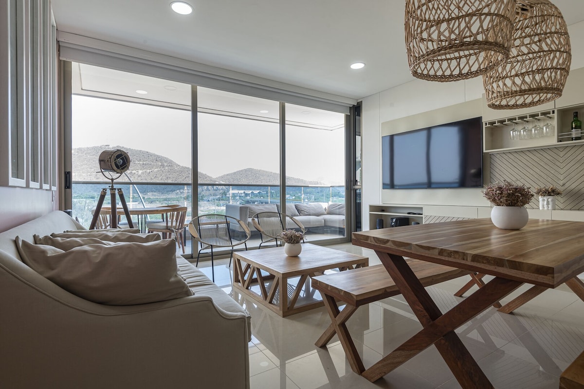 Modern 3 Bedroom Beachfront Apartment at Samaria