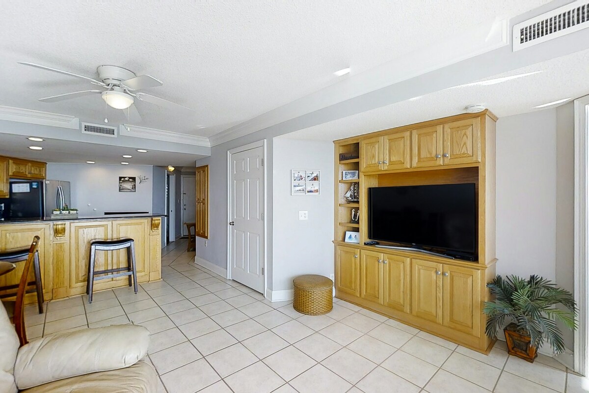 3BR 5th-Floor | Patio | Pool | Washer/Dryer