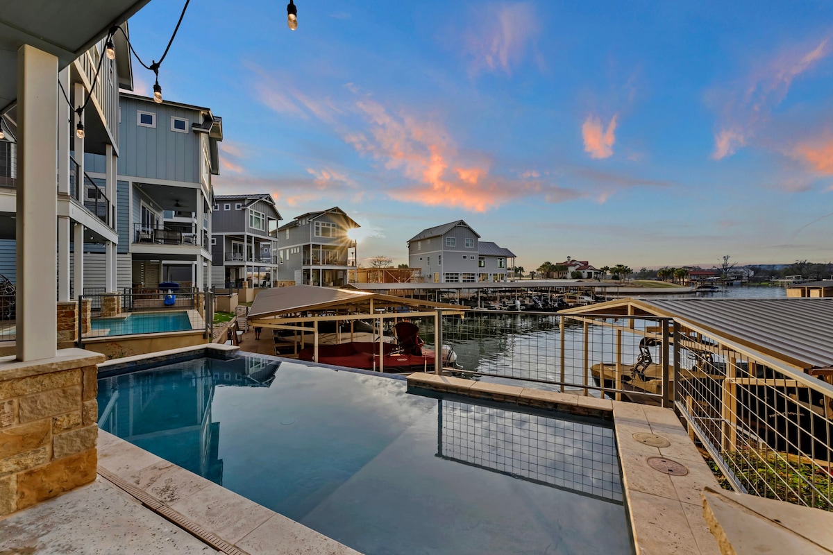 Harbor House Lakefront Luxury w Boat Slip, Pool