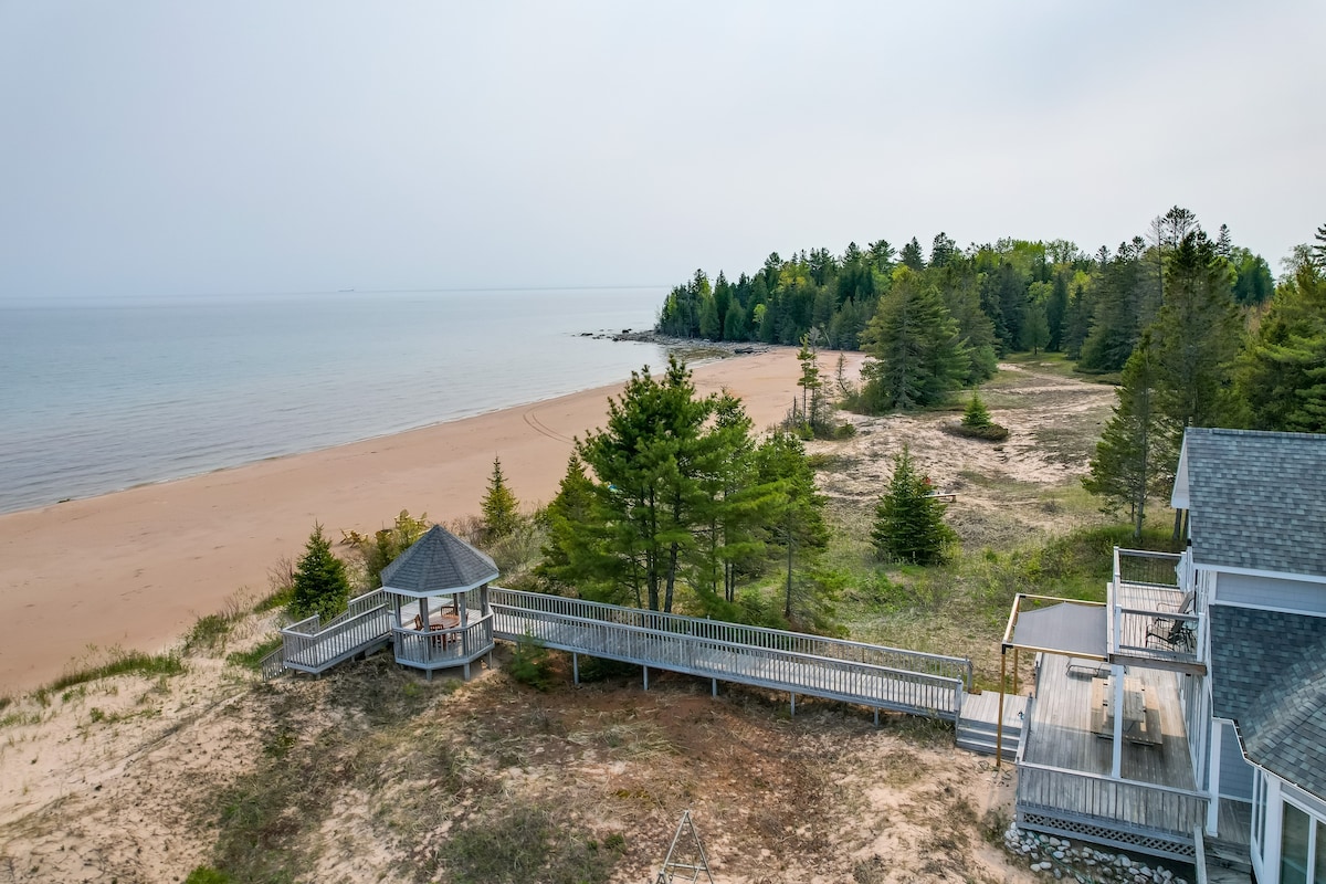 Beachfront De Tour Village Townhome w/ Patio!