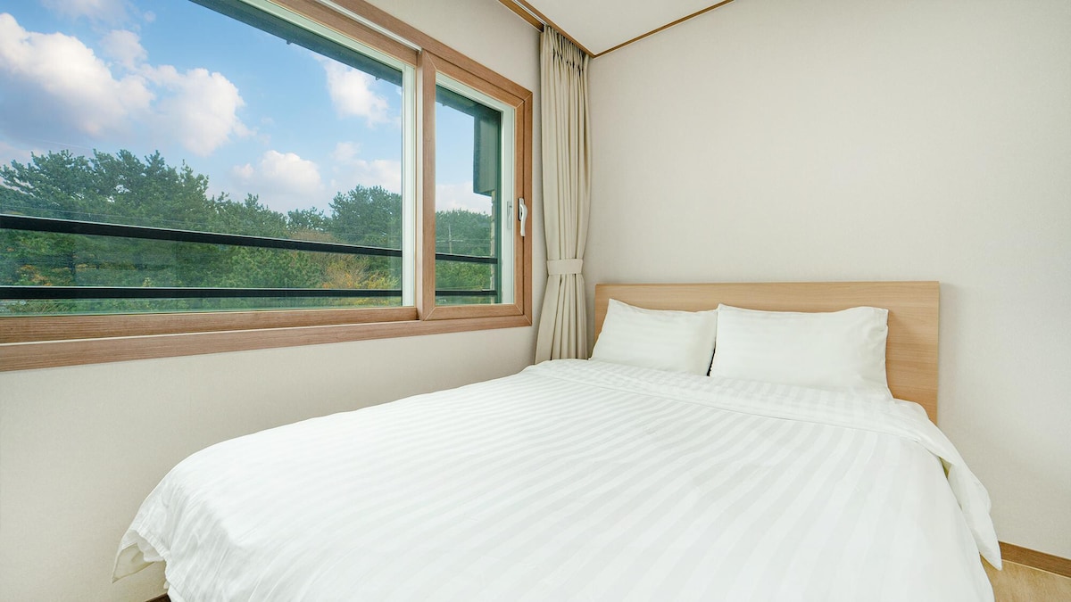 205房间，您可以在舒适的空间休息和出行