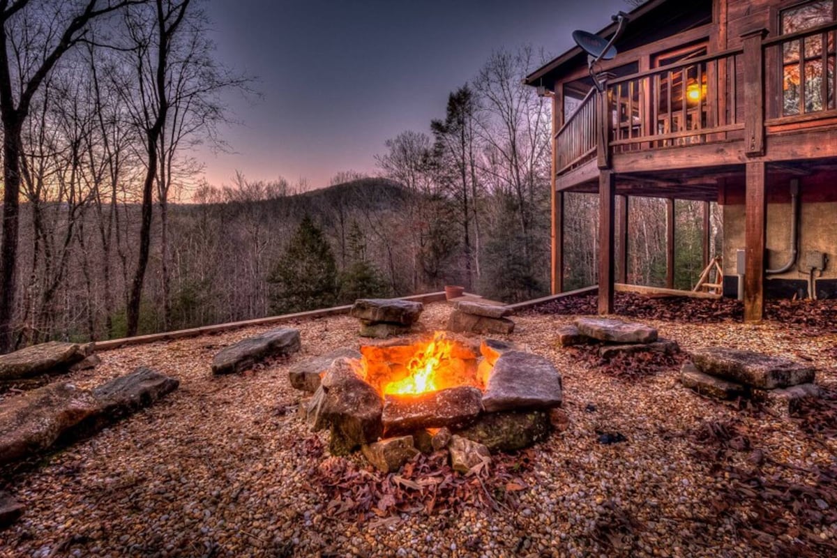 Mtn views, hot tub, firepit