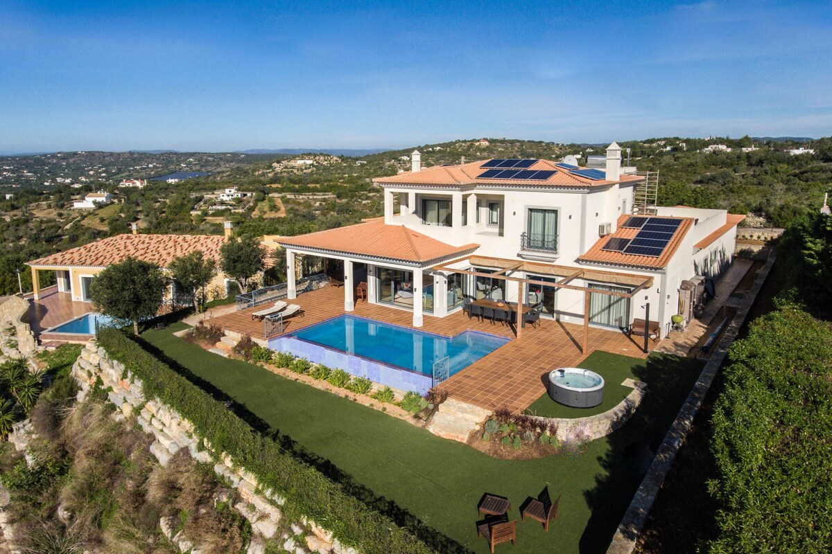 Luxury villa with the best views in the Algarve!