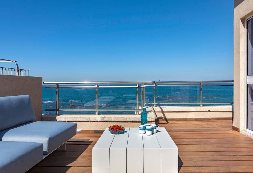 Magnificent Penthouse With Ocean View & Roof-Top.
