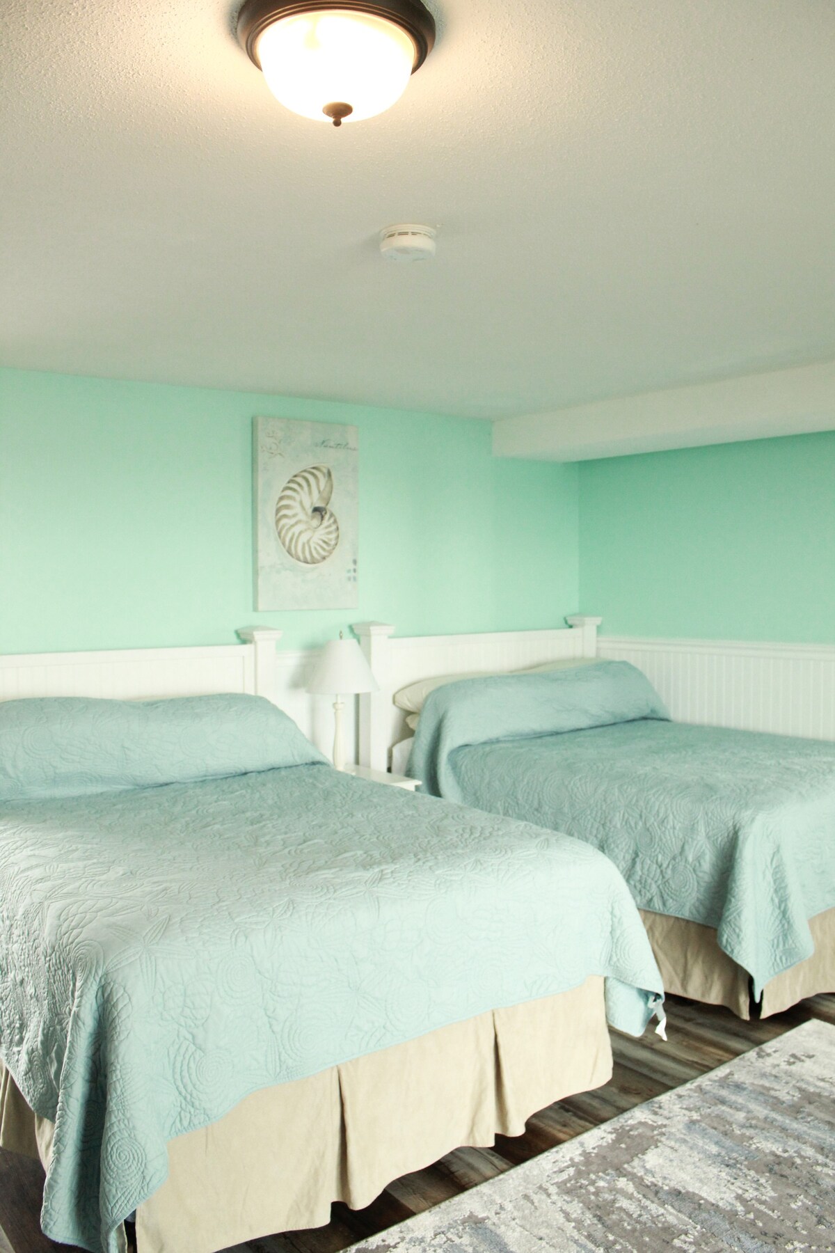 Seashell Motel - Room 22 - Oceanfront with Deck