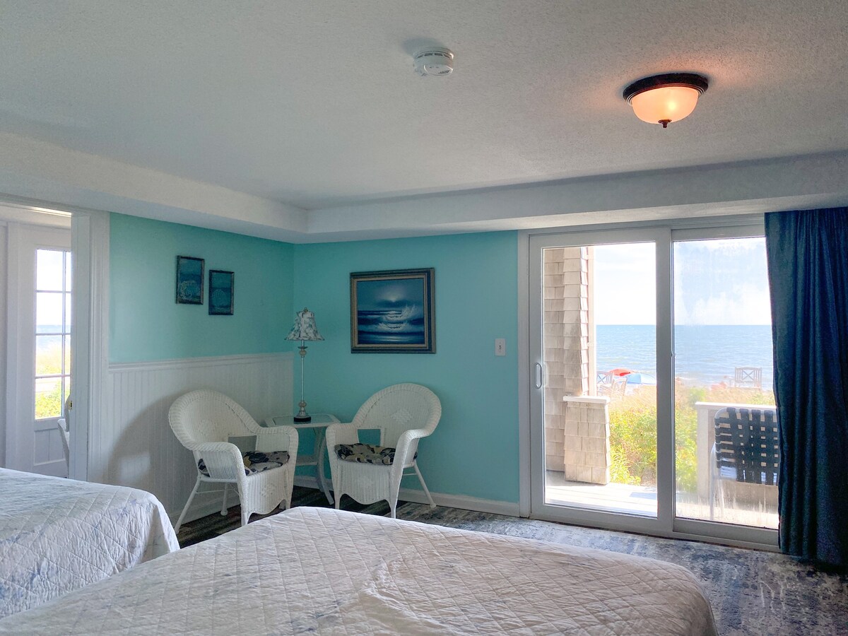 Seashell Motel - Room 22 - Oceanfront with Deck