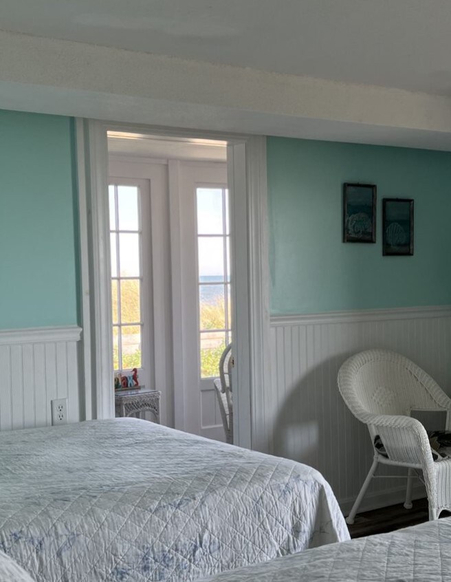 Seashell Motel - Room 22 - Oceanfront with Deck