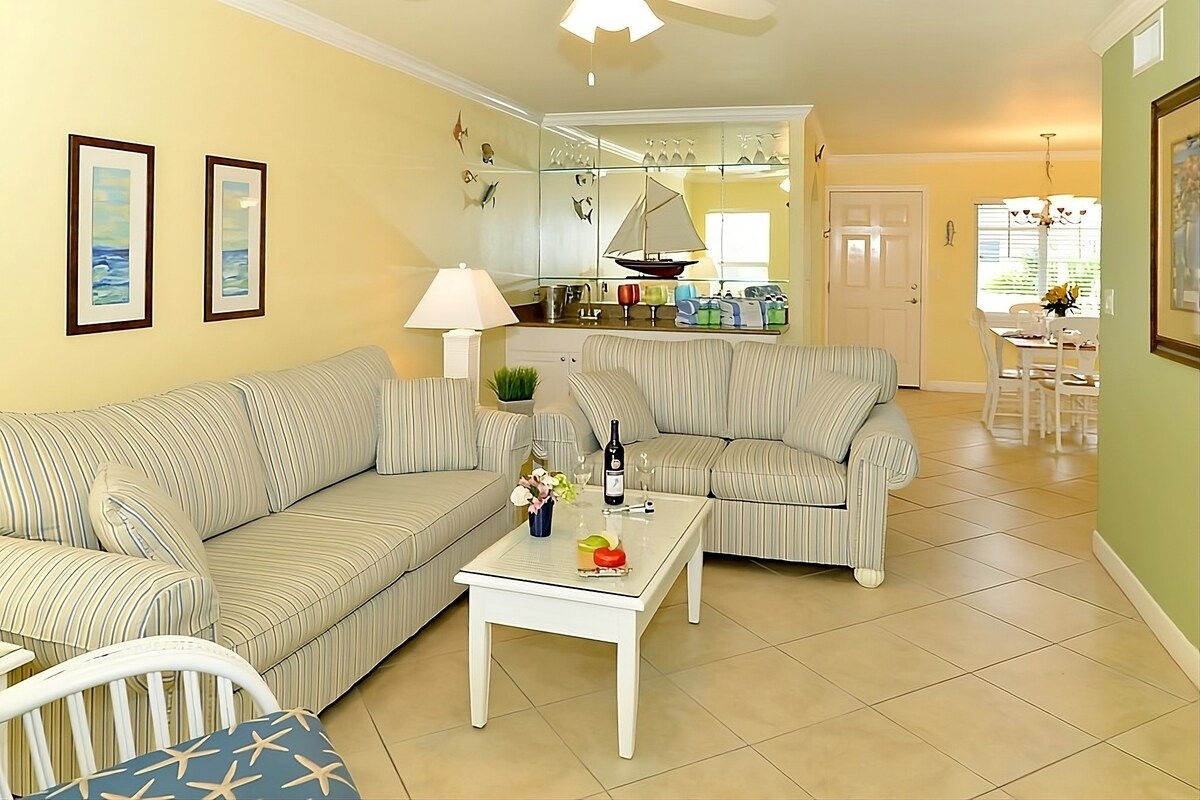 Ultimate Gulf Vacation! 2 Spacious Units, Parking!