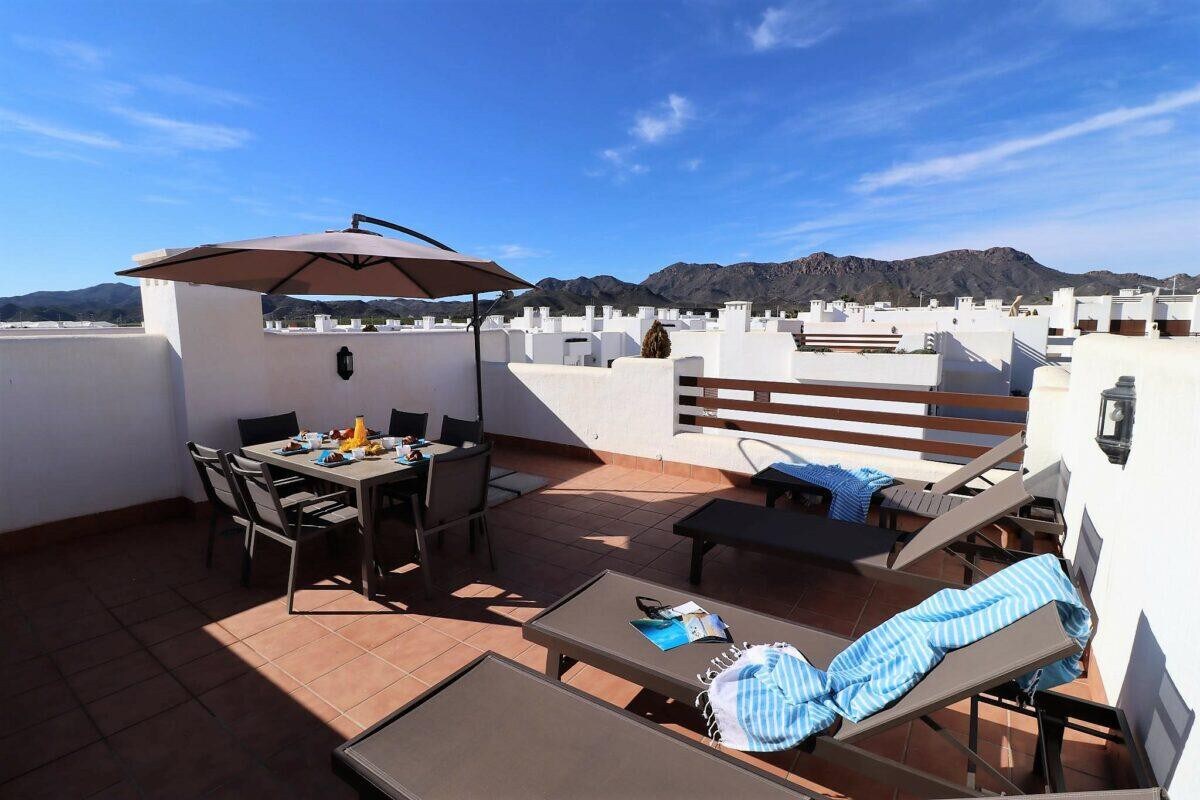 Los Veleros, beachfront penthouse with shared pool