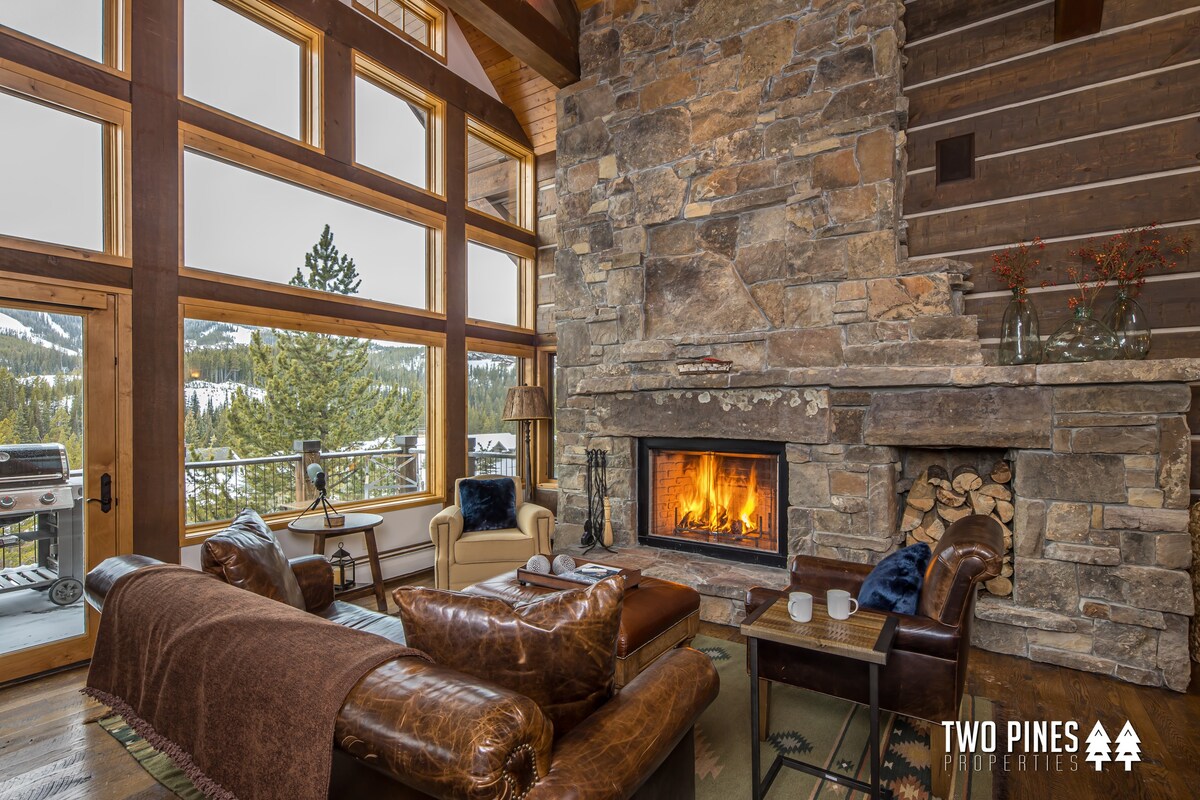 Winter Getaway - Lone Peak Views & Fireplace