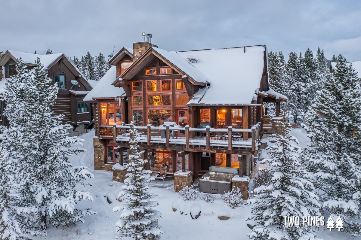 Winter Getaway - Lone Peak Views & Fireplace