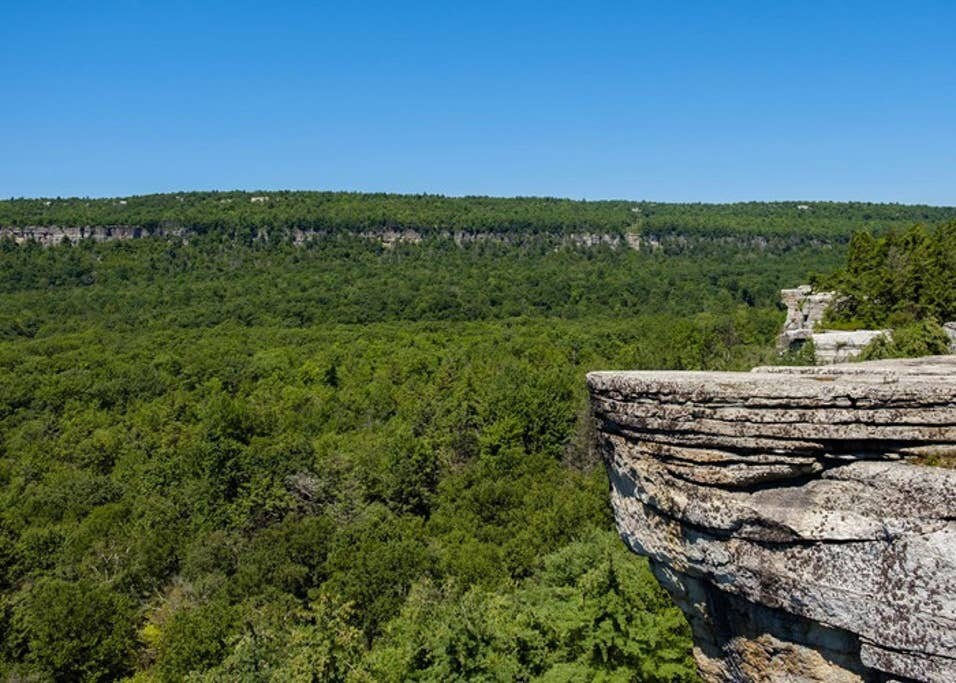 Minnewaska Lodge ， 2张全尺寸床的悬崖景观和露台