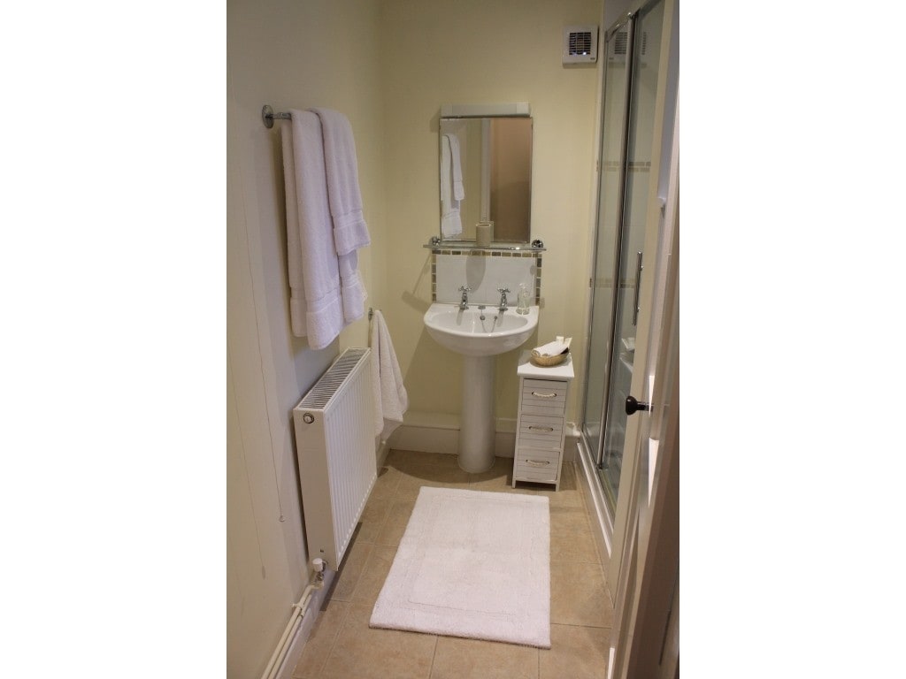 Double Ensuite with Shower at Church Farmhouse B & B