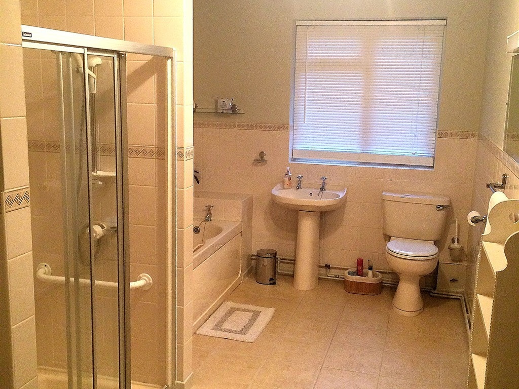 Suite Ensuite with Shower at Mortimer Trail B & B