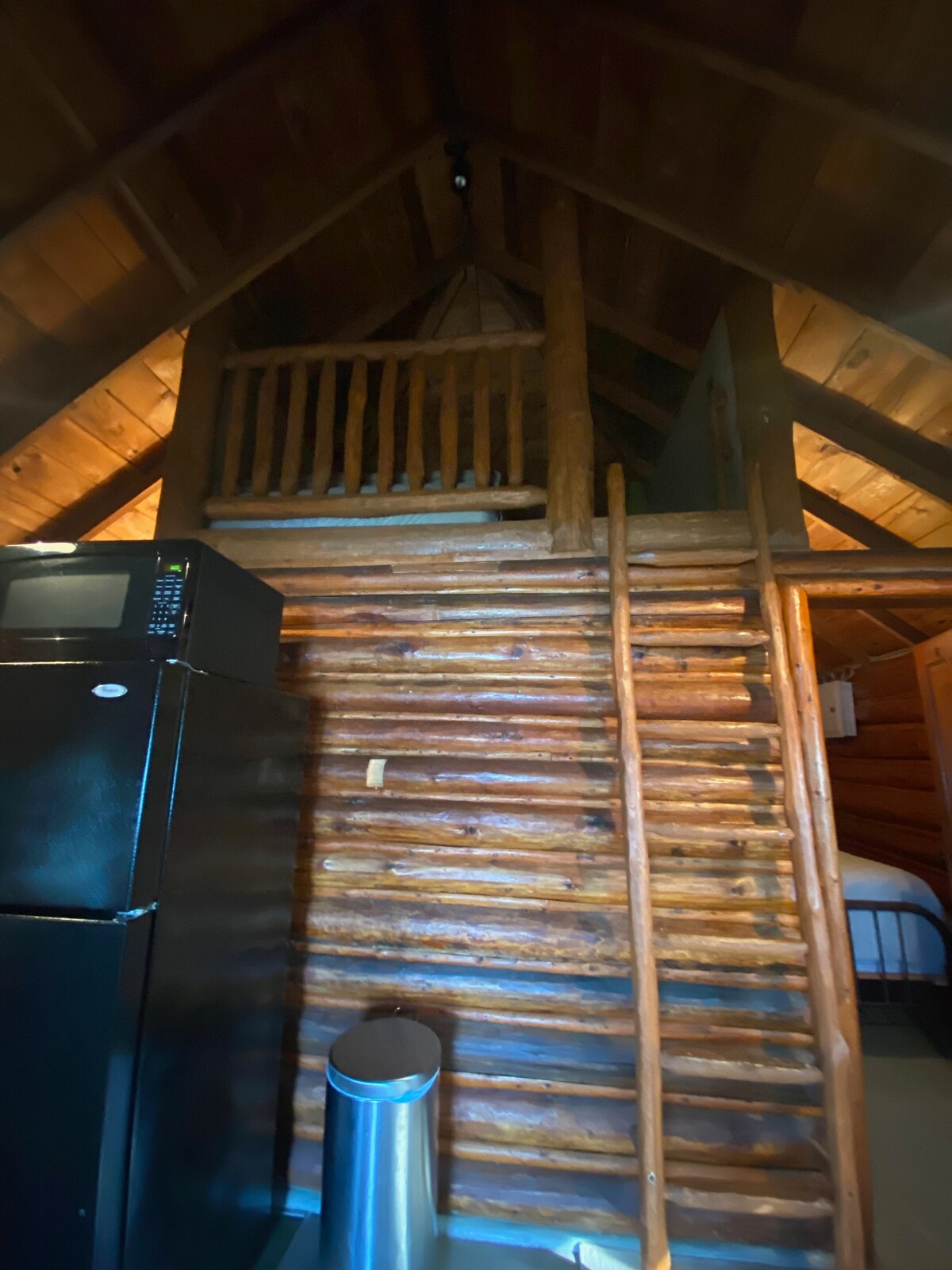 Wambolts Cabin 9 - two bedroom plus loft 3/4 bath