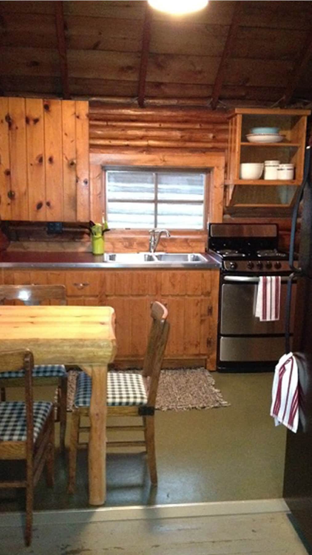 Wambolts Cabin 9 - two bedroom plus loft 3/4 bath