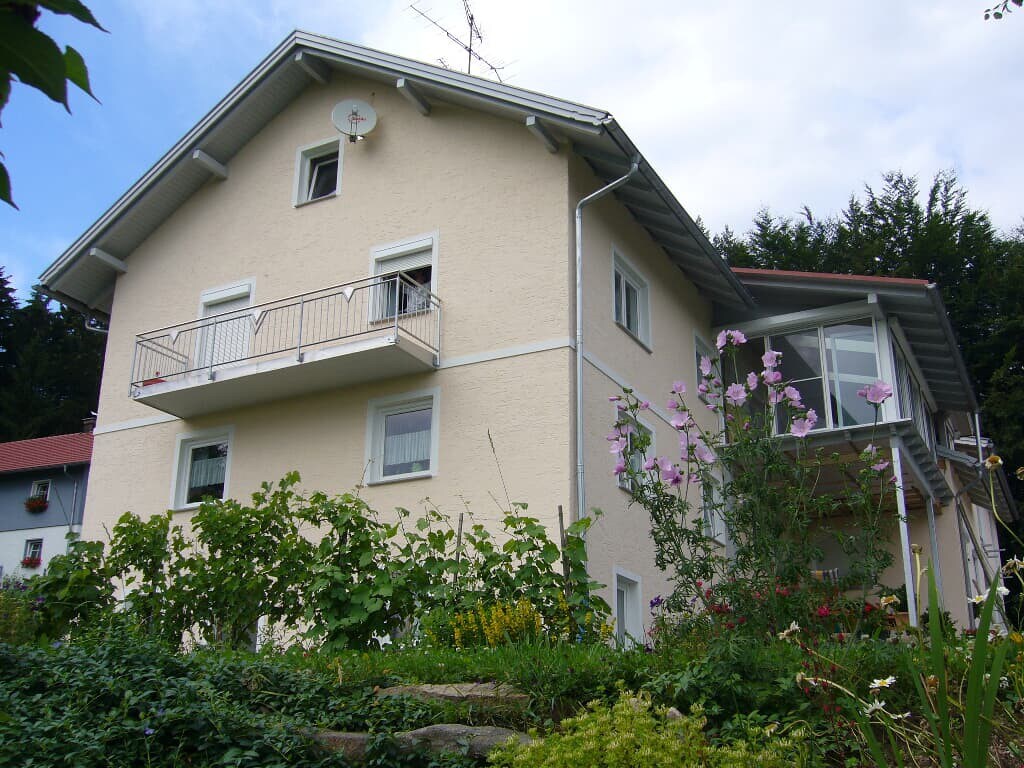 公寓花园景观（ 65平方米） ，带大露台（巴伐利亚森林中的公寓）