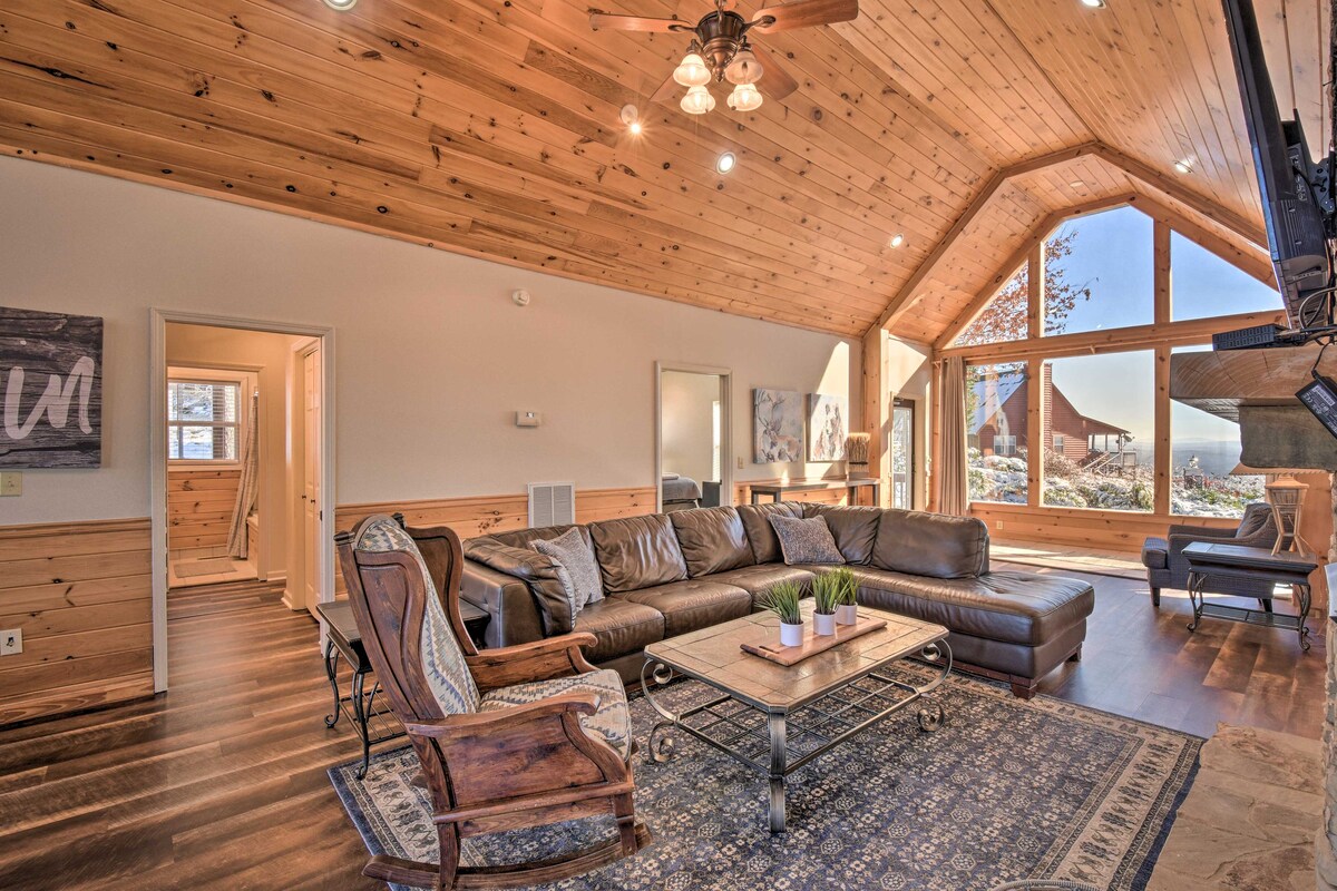 'Sky High Mountain View' Chalet w/ Private Hot Tub