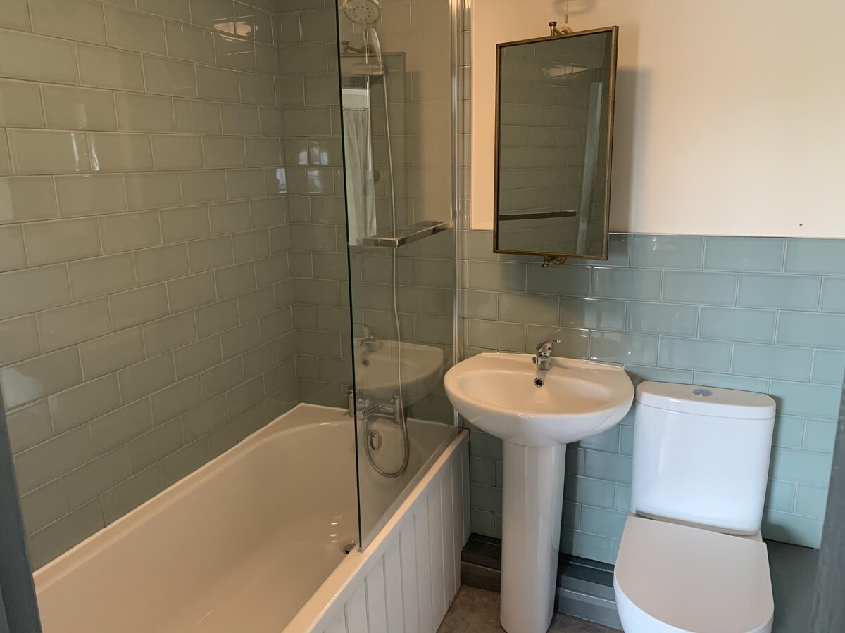 Classic King Ensuite with Street View at The Forre