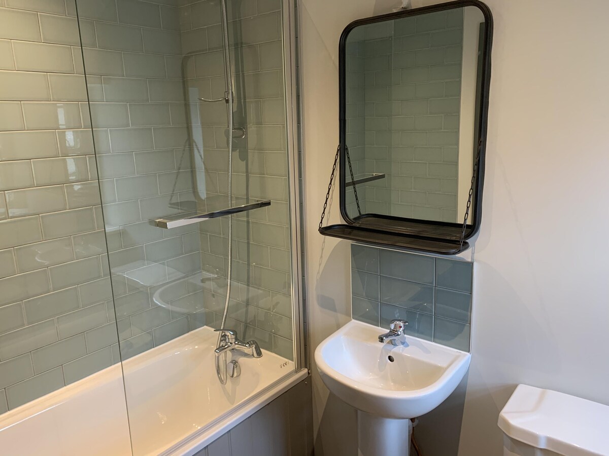 Classic King Ensuite with Street View at The Forre