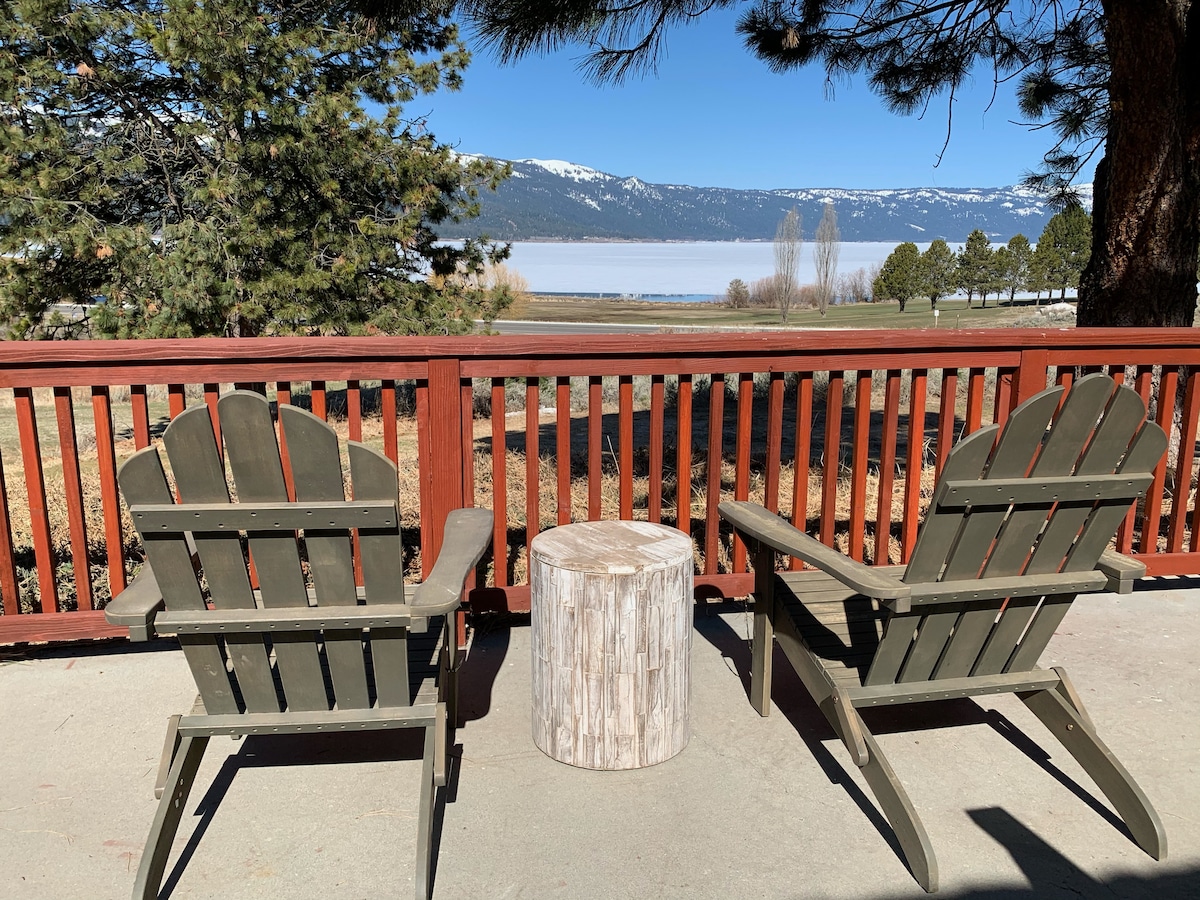 Pet Friendly Getaway Overlooking Lake Cascade- Hot