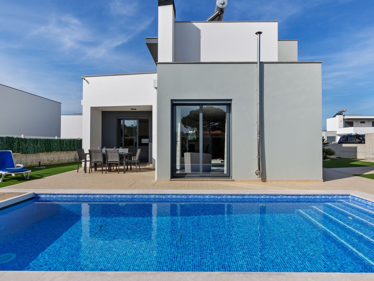 Luxury villa in Foz de Arelho with private swimming pool