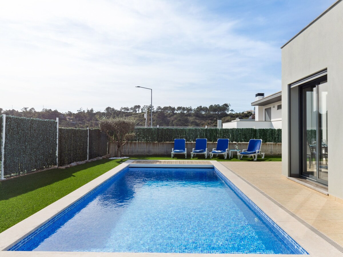 Luxury villa in Foz de Arelho with private swimming pool