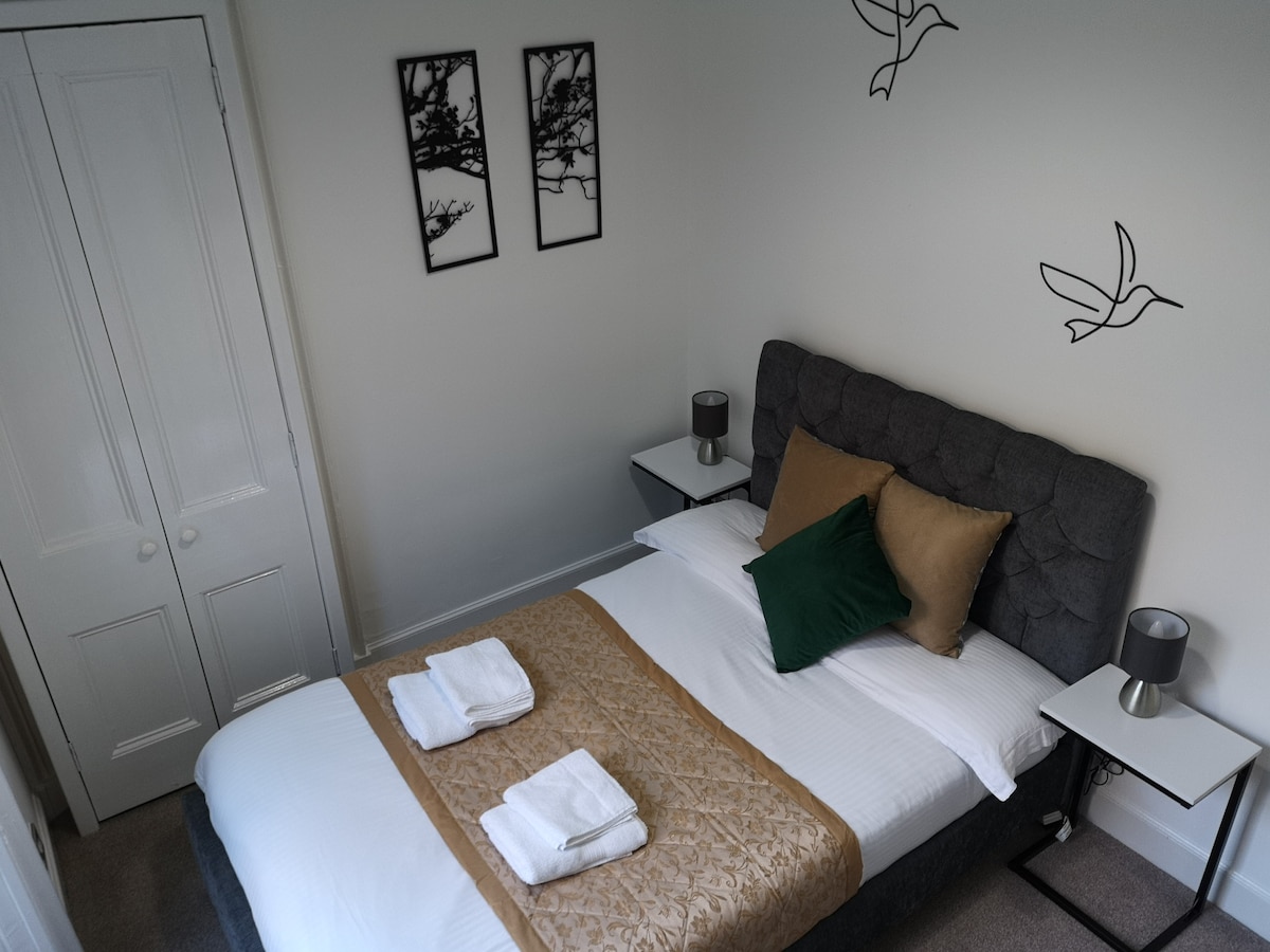 Deluxe 2 Bedroom Apartment