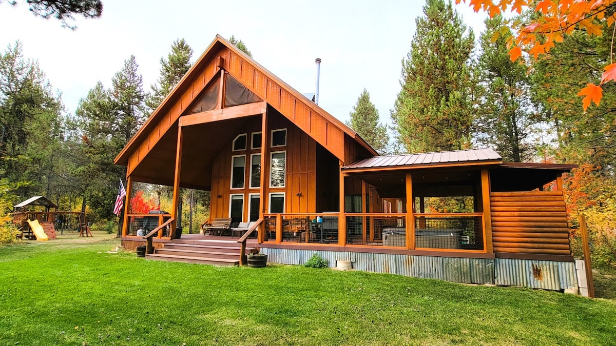 Family Cabin w/ Hot Tub on Wooded Acre-Near McCall