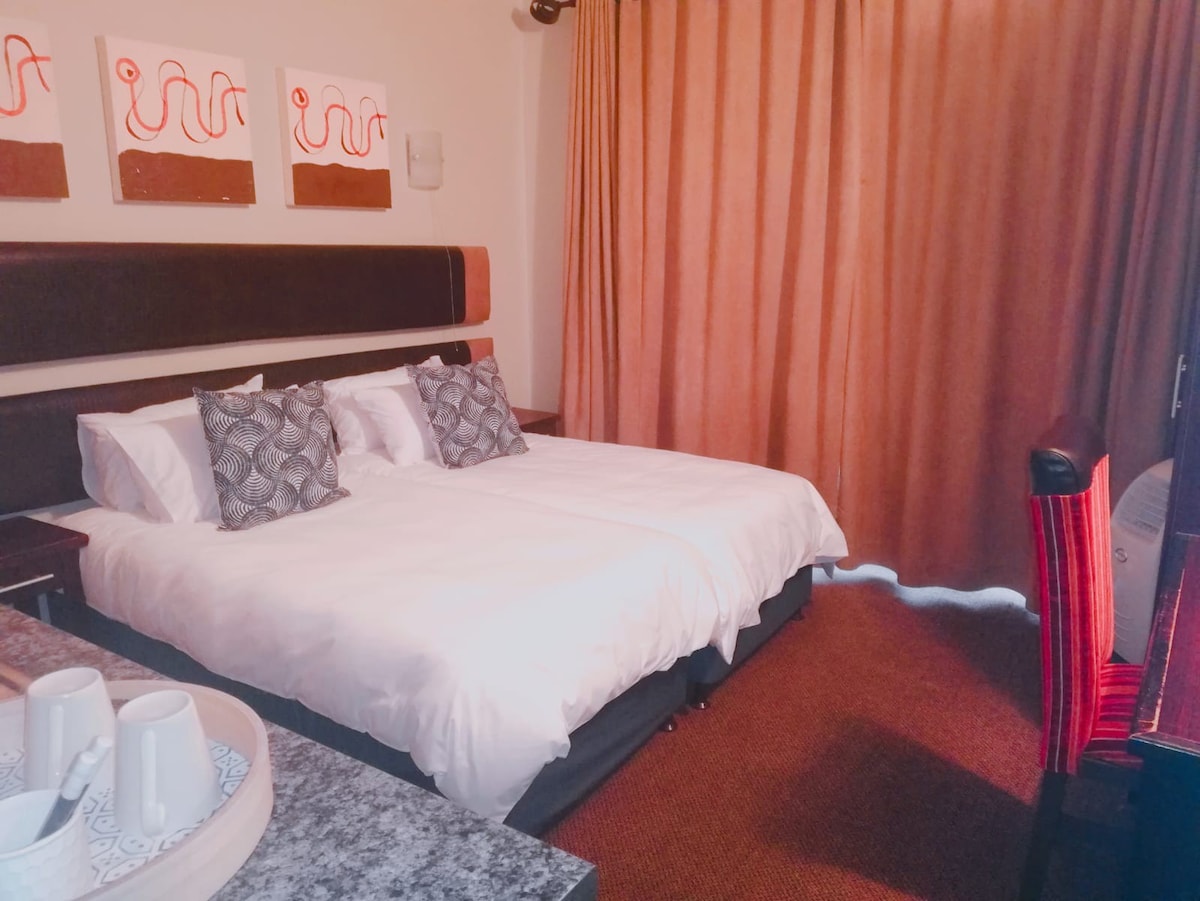 ⭐Ideal overnight, great vibey complex, FREE WIFI⭐