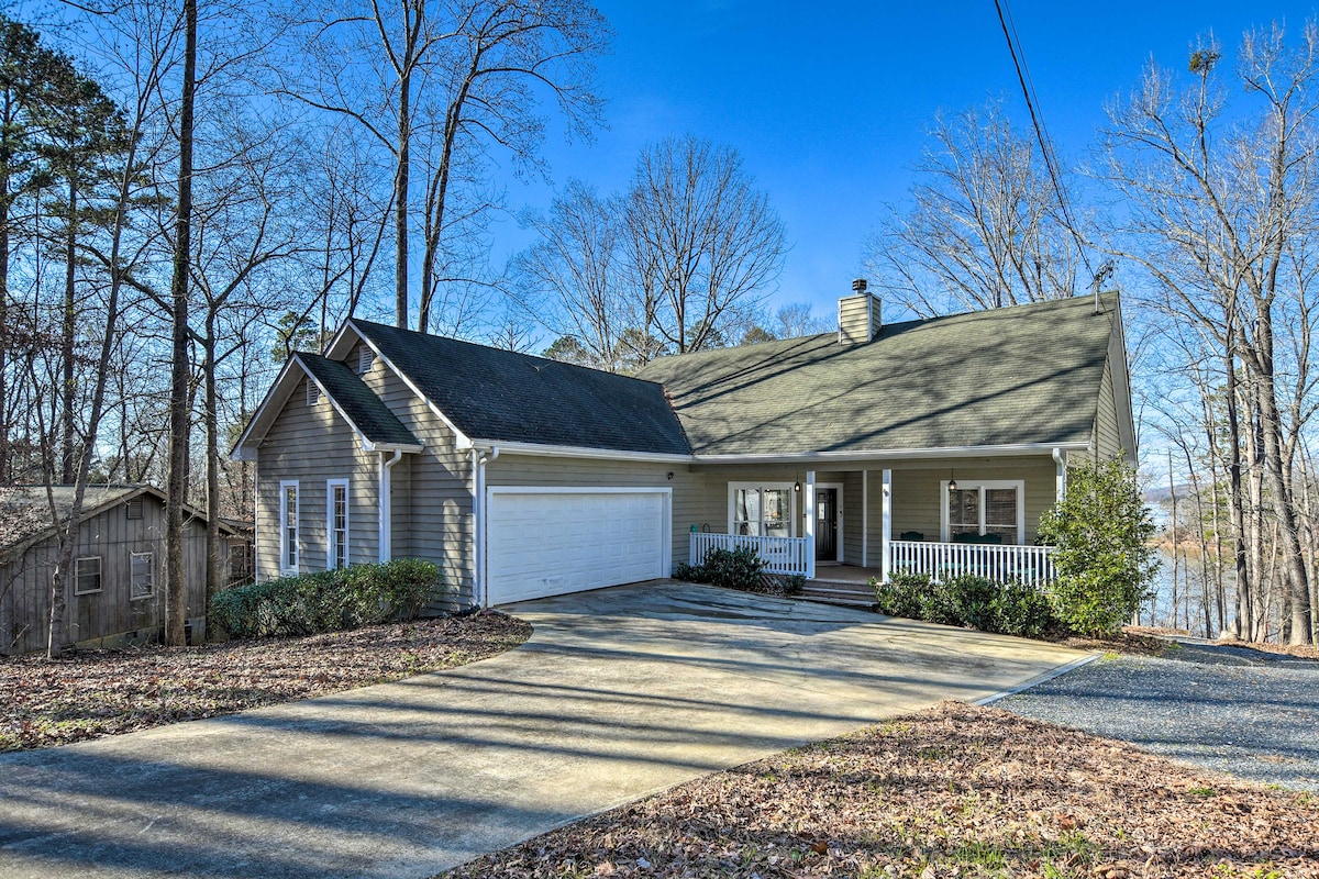 Lavonia Lake House w/ Private Dock & Bonfire!