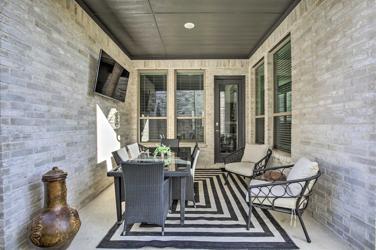 Modern Frisco Hideout w/ Patio & Game Room!