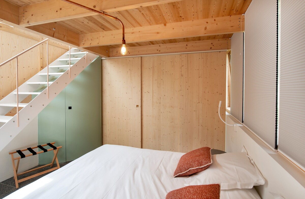 入住舒适的Bazel村庄的木制微型住宅