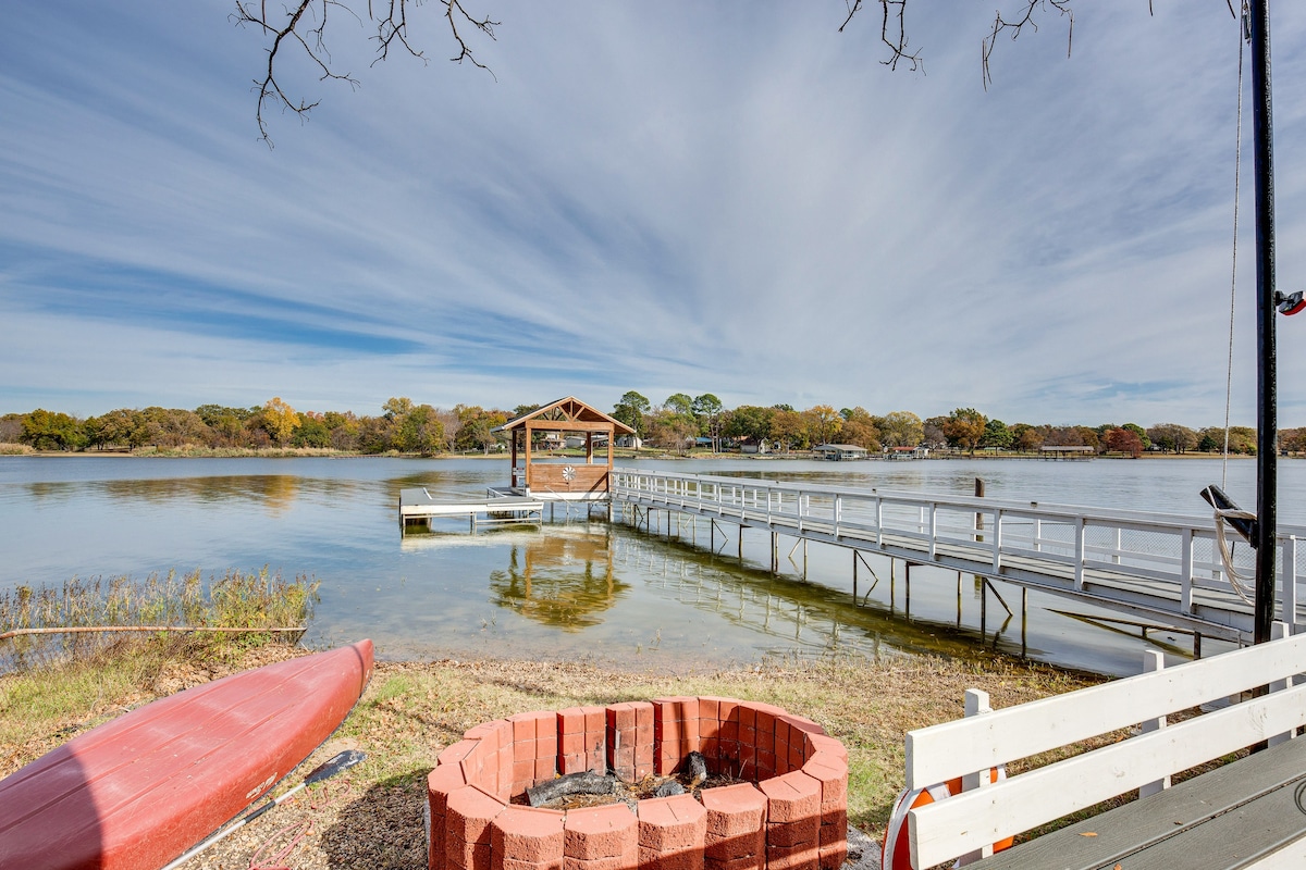 Waterfront Retreat w/ Dock on Lake Tawakoni!