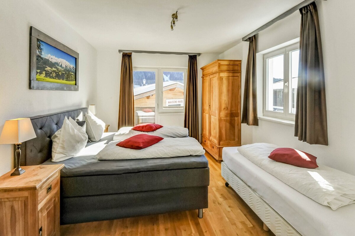 滑雪区附近Brixen im Thale的豪华度假屋