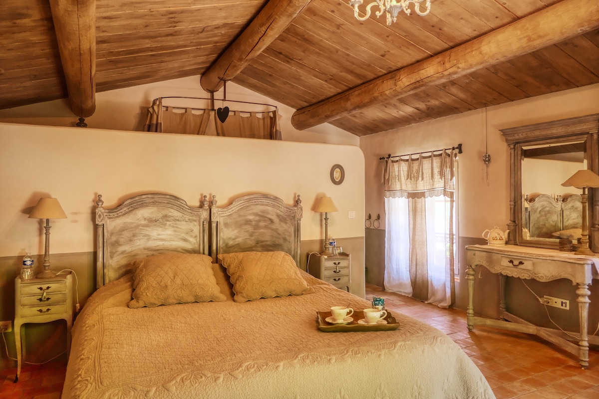 标准双人床-免费套房，可欣赏沐浴山景观